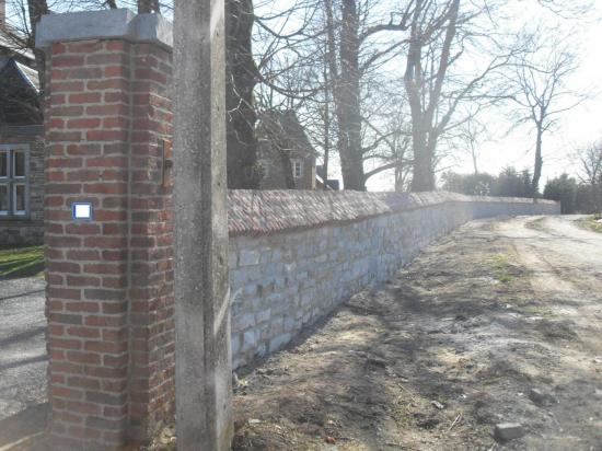 Mur après réparation, sablage et rejointoyage